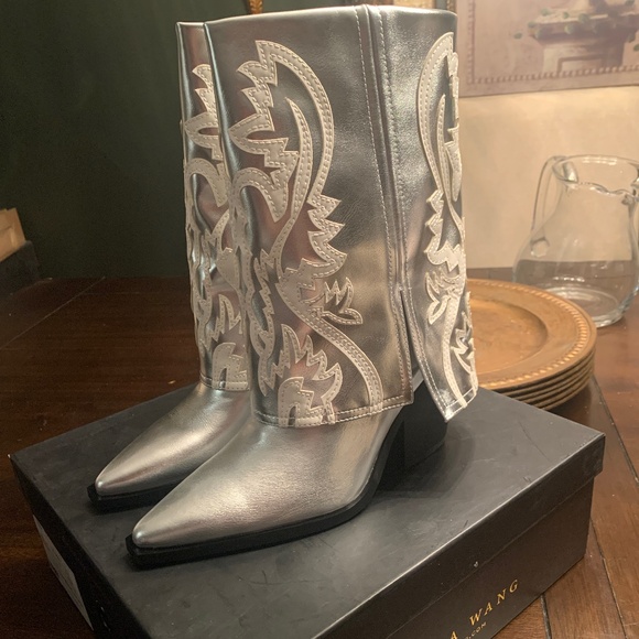 Azalea Wang Shoes - Azalea Wang Western Style Esperanza Metallic Silver Heeled Boots